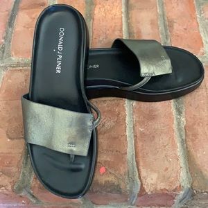 Donald Palmer metallic gold slip on sandals 6
